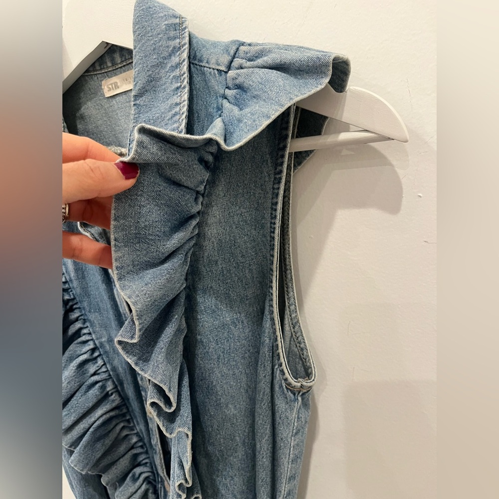 Stradivarius Denim Mini Belted shirt dress w/ruffle Boho Retro sz M flutter slee - Picture 4 of 6